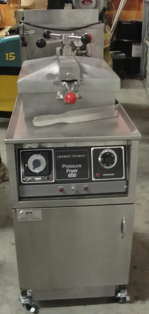 Henny Penny 600 Gas Pressure Fryer (Reconditioned)